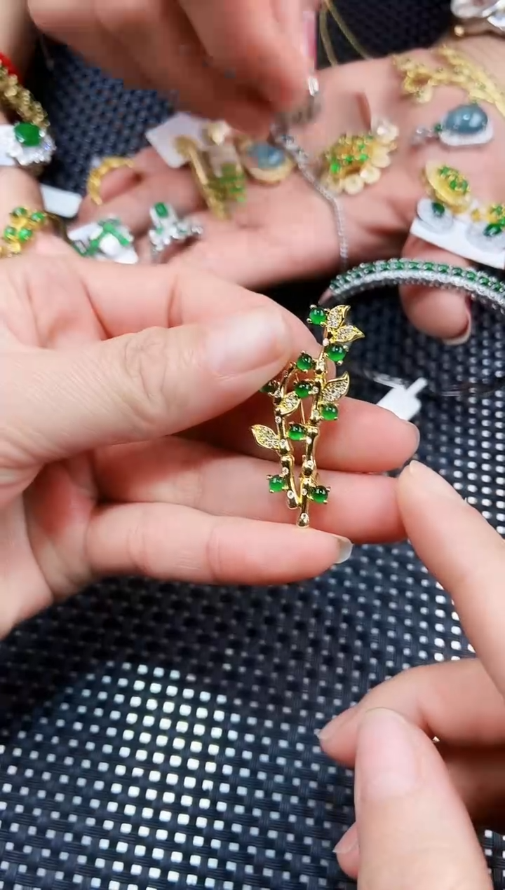 【闪购商品】翡翠颈饰未镶嵌111111111