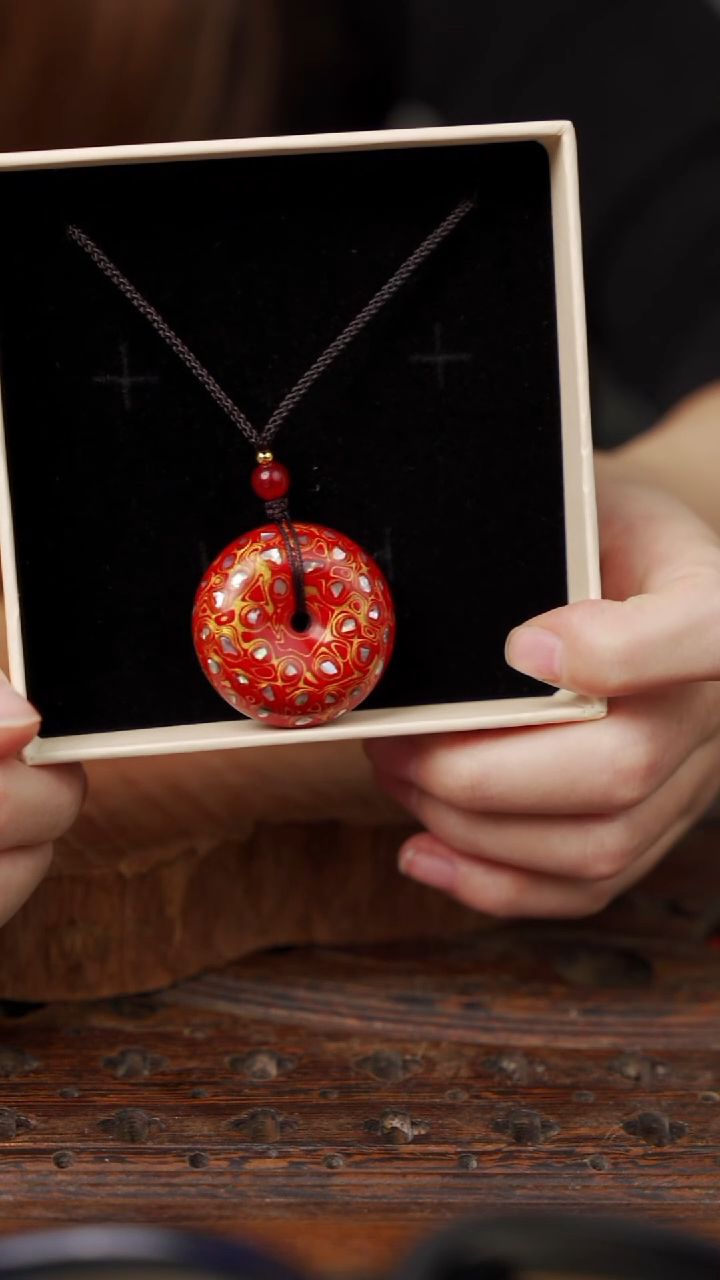 大漆变涂平安扣毛衣链（红）