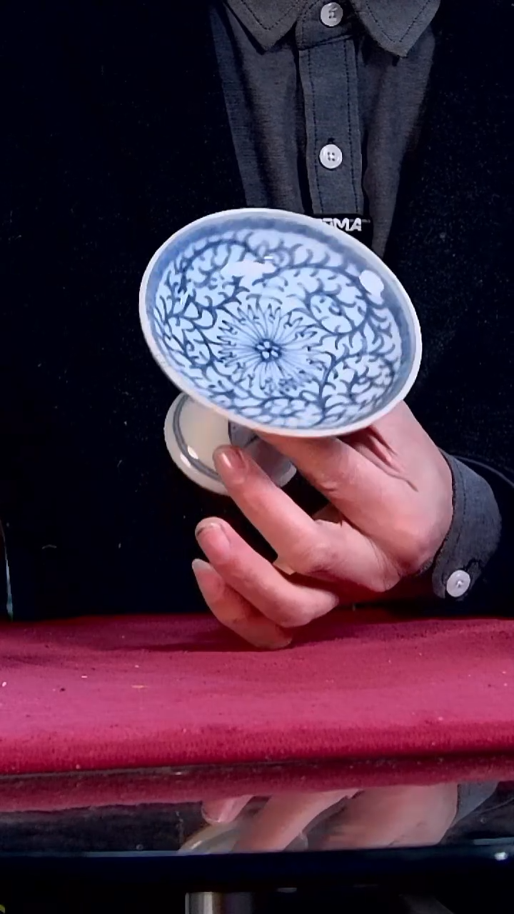 正****斗青花缠枝莲高足小贡碟