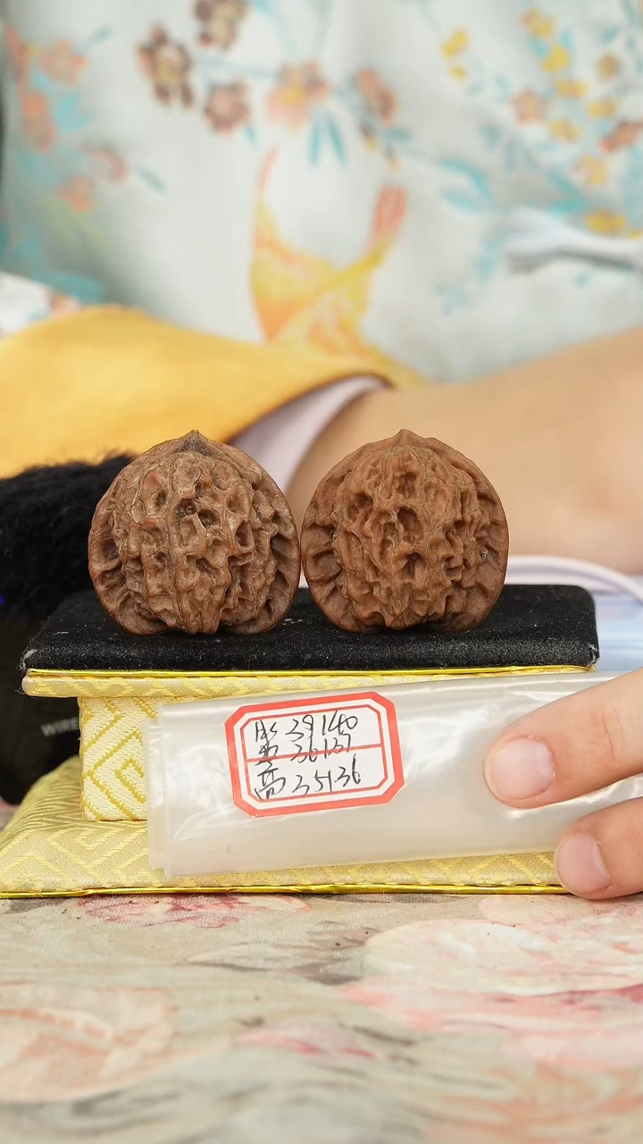 【闪购商品】文玩核桃把件非嫁接元宝
