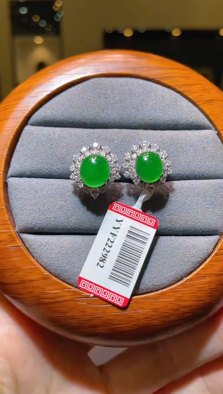 【闪购商品】翡翠吊坠(不含链)18K金镶嵌A23