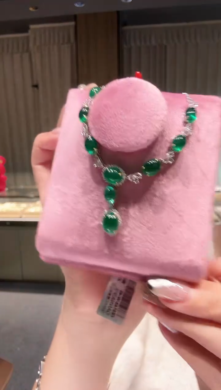18K金镶嵌项链祖母绿13.50ct CE0143