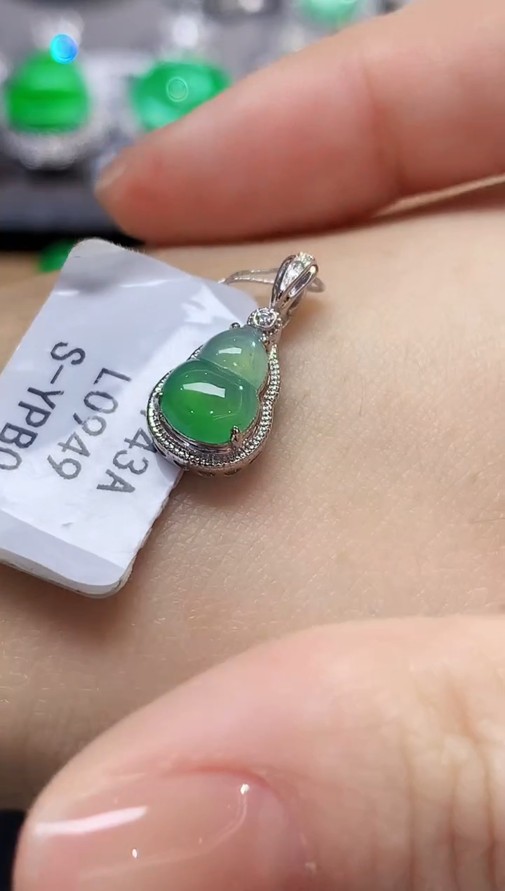 吊坠(不含链)18K金镶嵌翡翠L0949多样性发其一