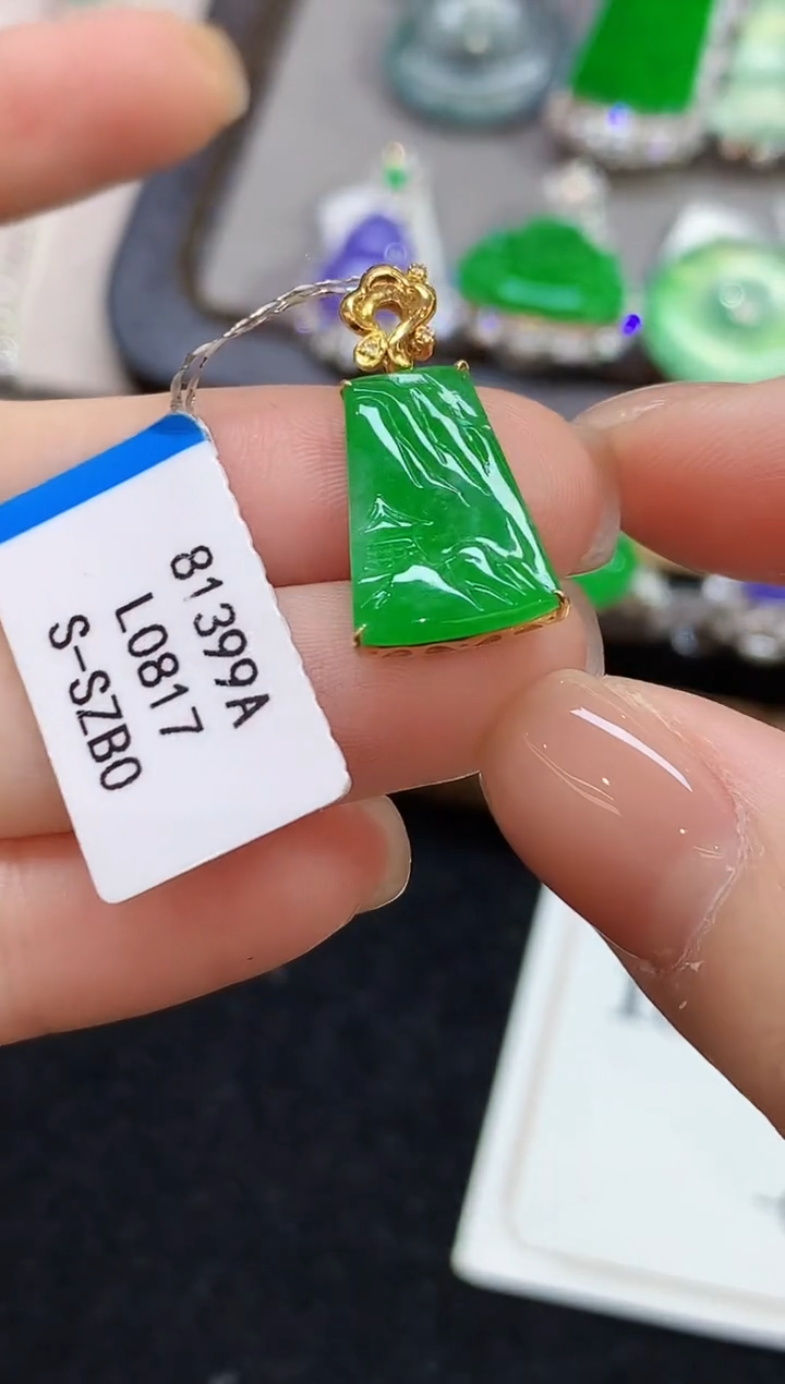 吊坠(不含链)18K金镶嵌翡翠L0817多样性发其一