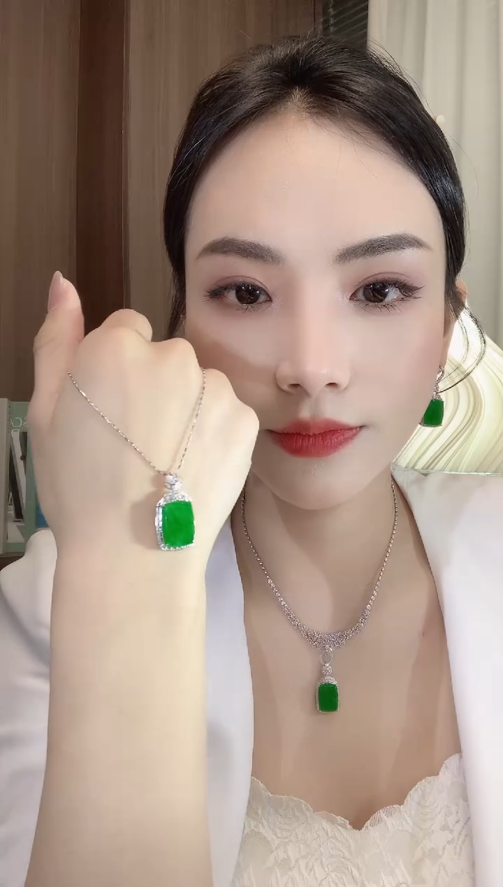 翡翠18K金镶嵌吊坠(不含链)A25 多样性发一件