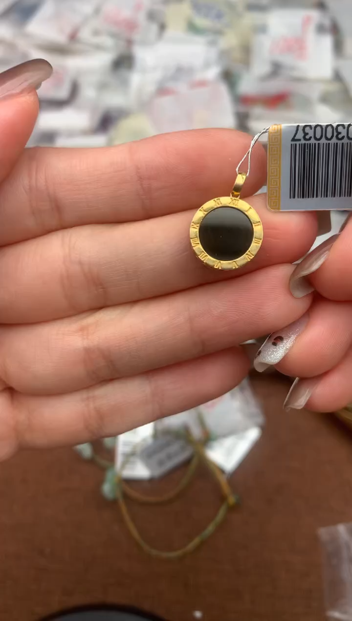 18K金镶嵌挂件翡翠—