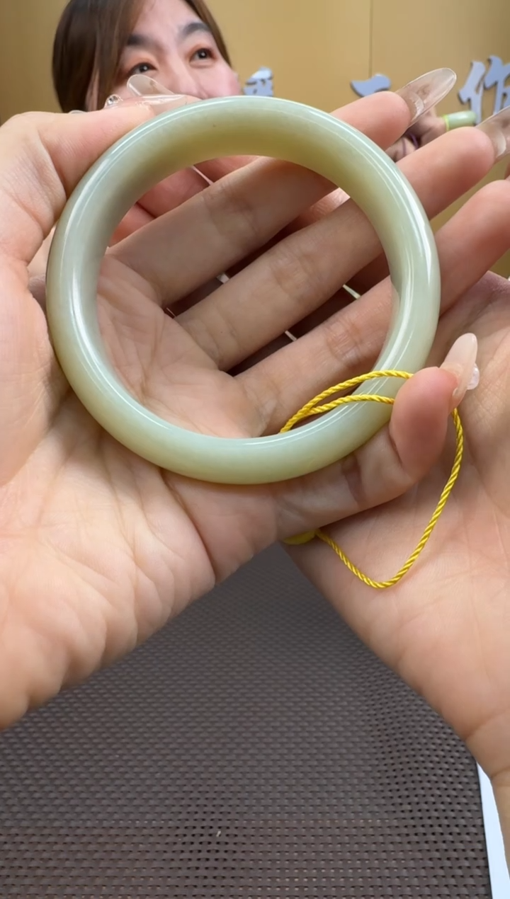 【闪购商品】和田玉手镯未镶嵌60