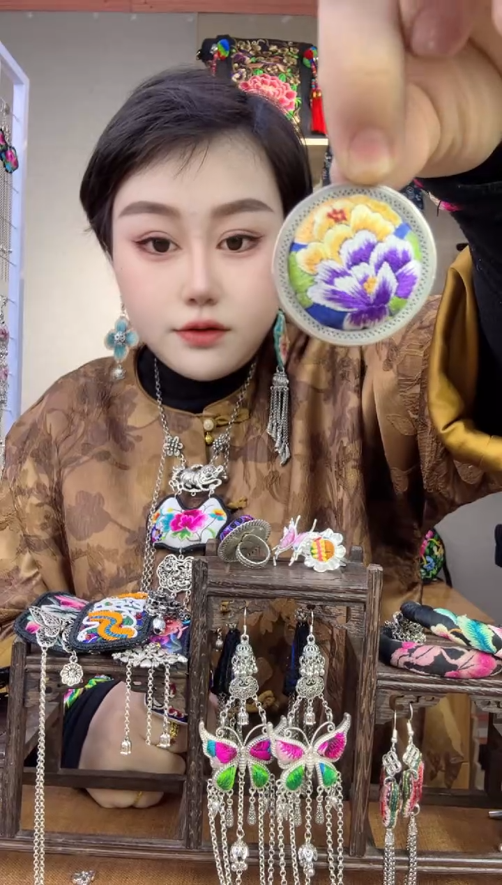 【闪购商品】刺绣纯手工苗绣非遗吊坠