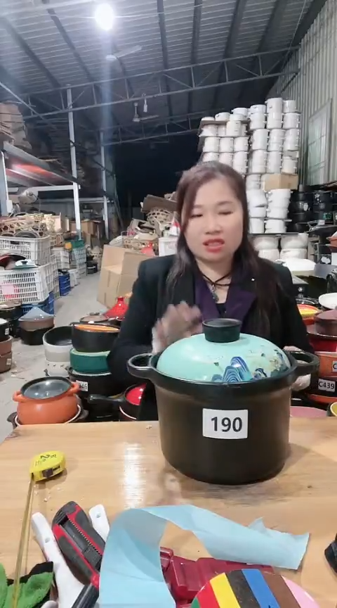 【闪购商品】190瑕疵黑锅带盖，，.