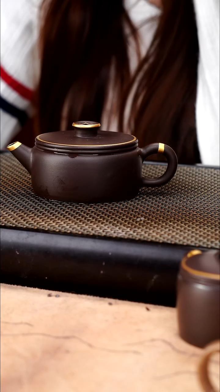 茶壶紫砂逛****？四号井茄皮紫泥描金钱币钮汉瓦150cc