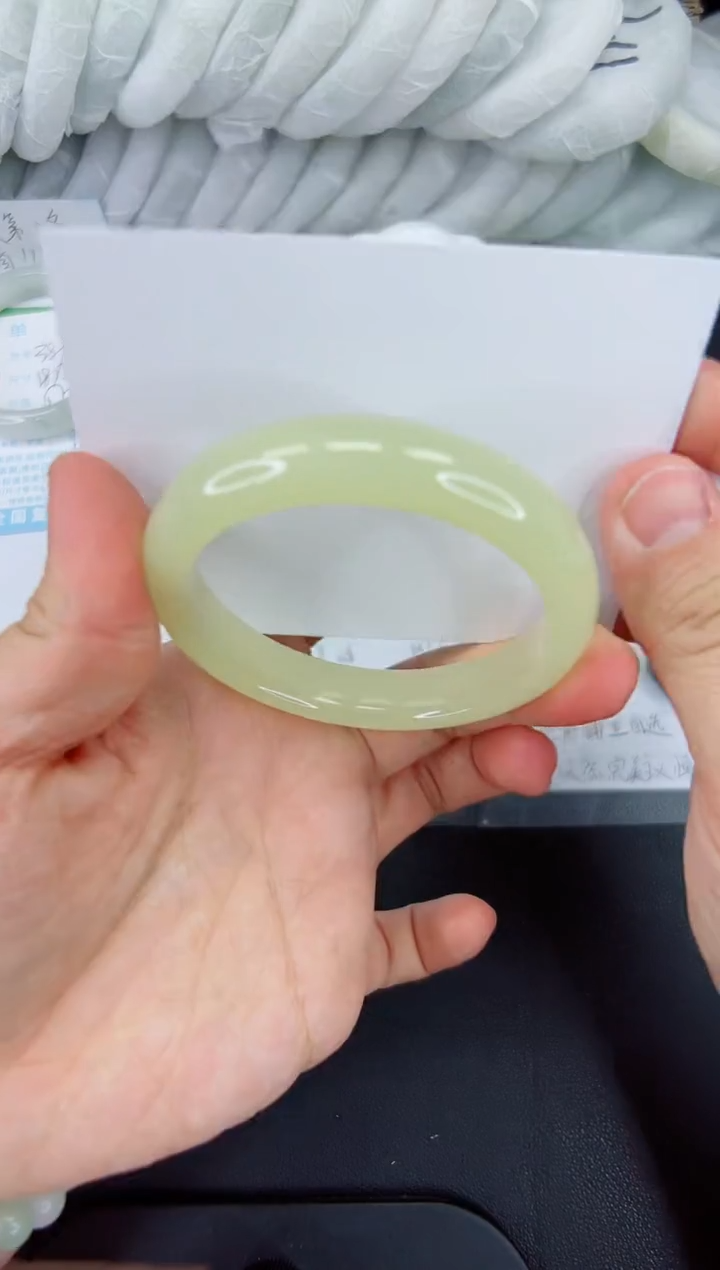 【闪购商品】石英质玉手镯未镶嵌390-54.8