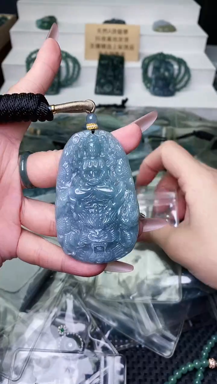 颈饰未镶嵌翡翠 