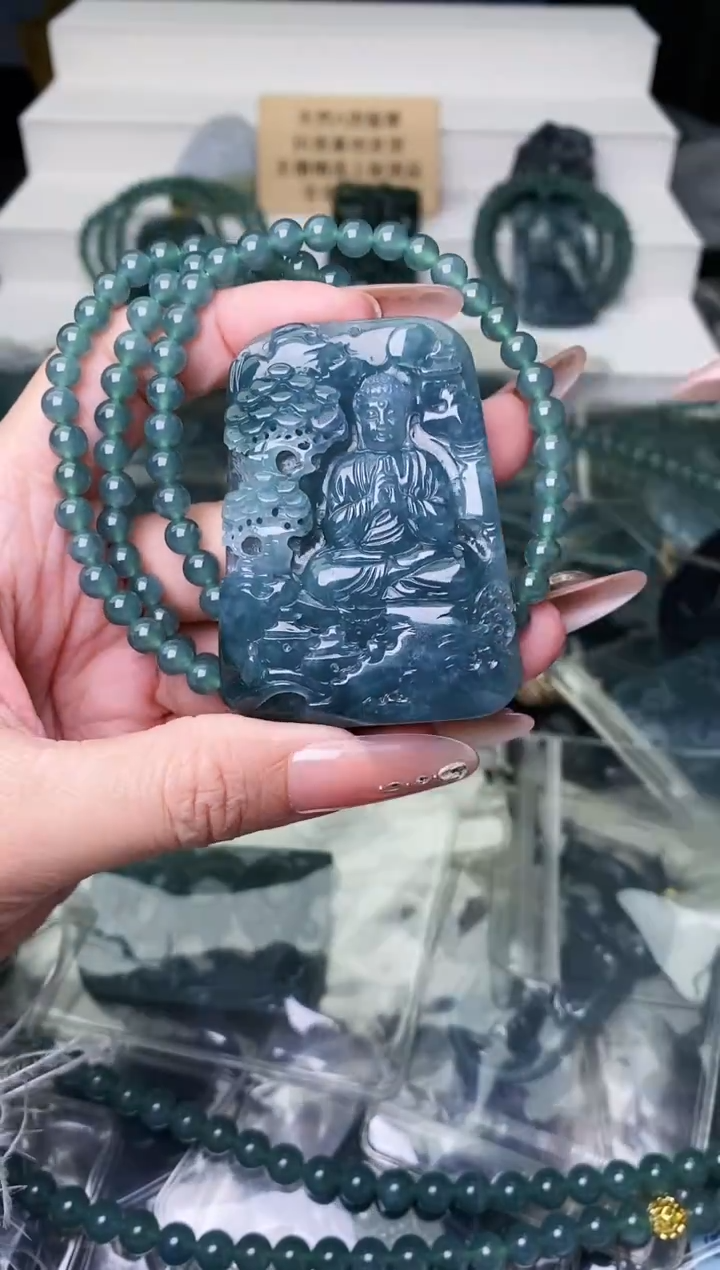 颈饰未镶嵌翡翠 