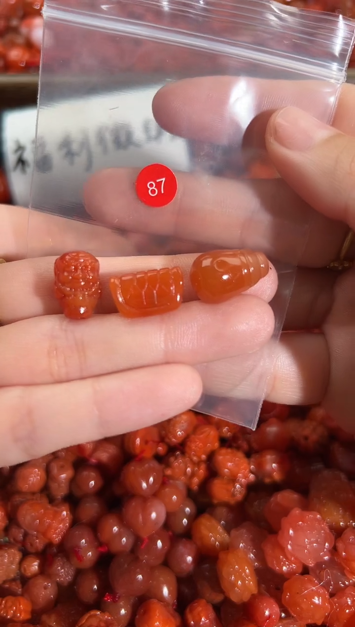 颈饰未镶嵌南红玛瑙1