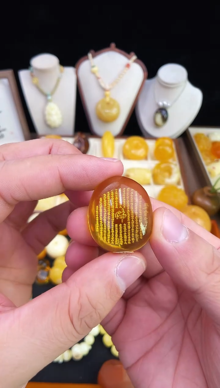 琥珀未镶嵌珠宝奇石静****?柒月