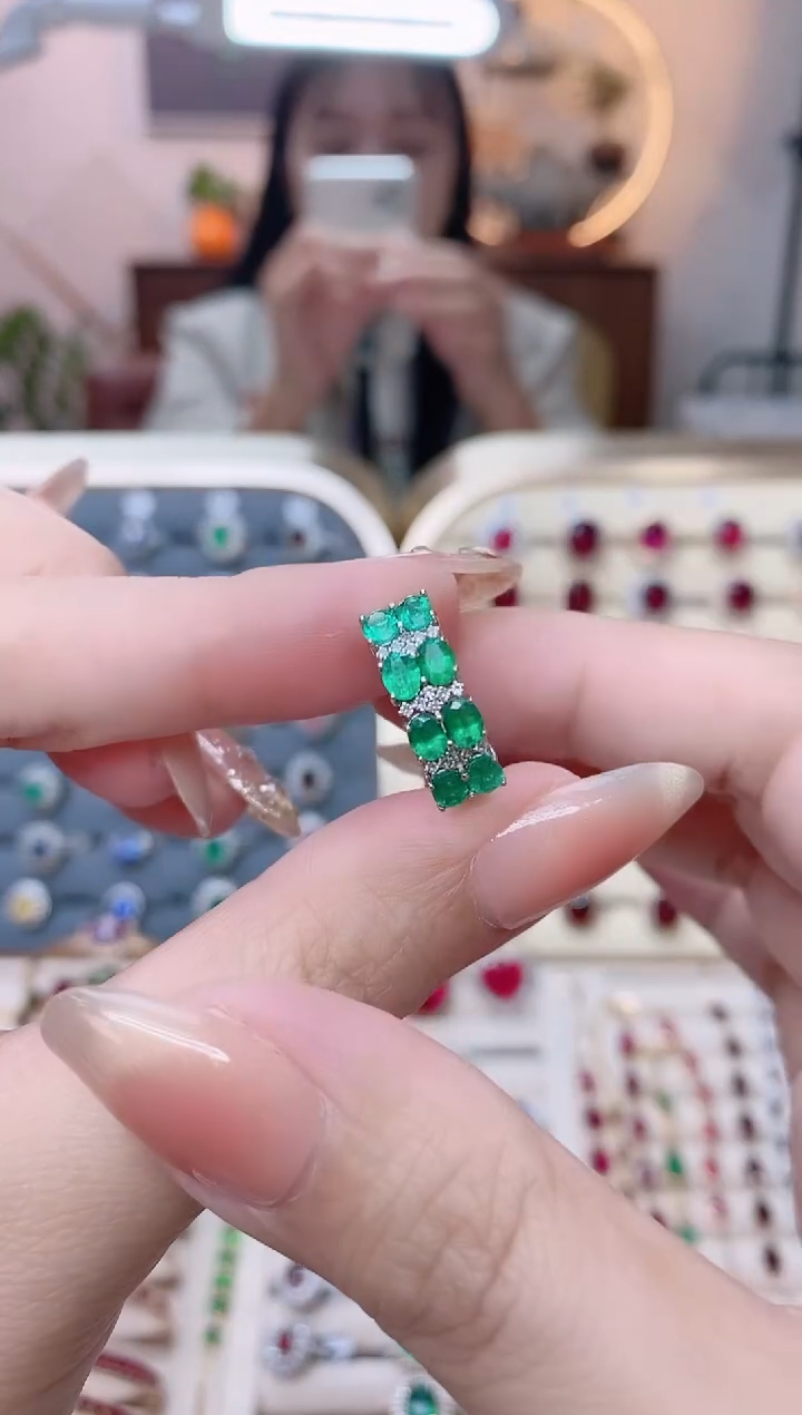 18K金戒指18K金镶嵌祖母绿1