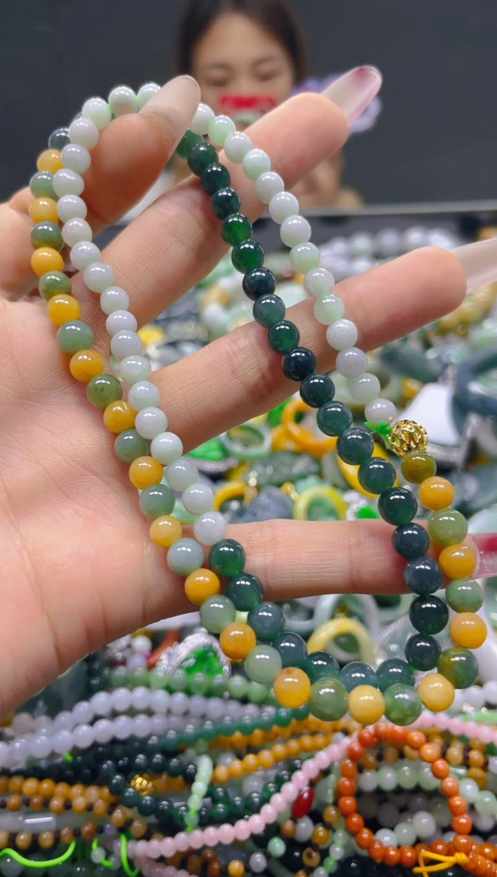 颈饰未镶嵌翡翠5MM/J/翡翠A货，一件也是批发价