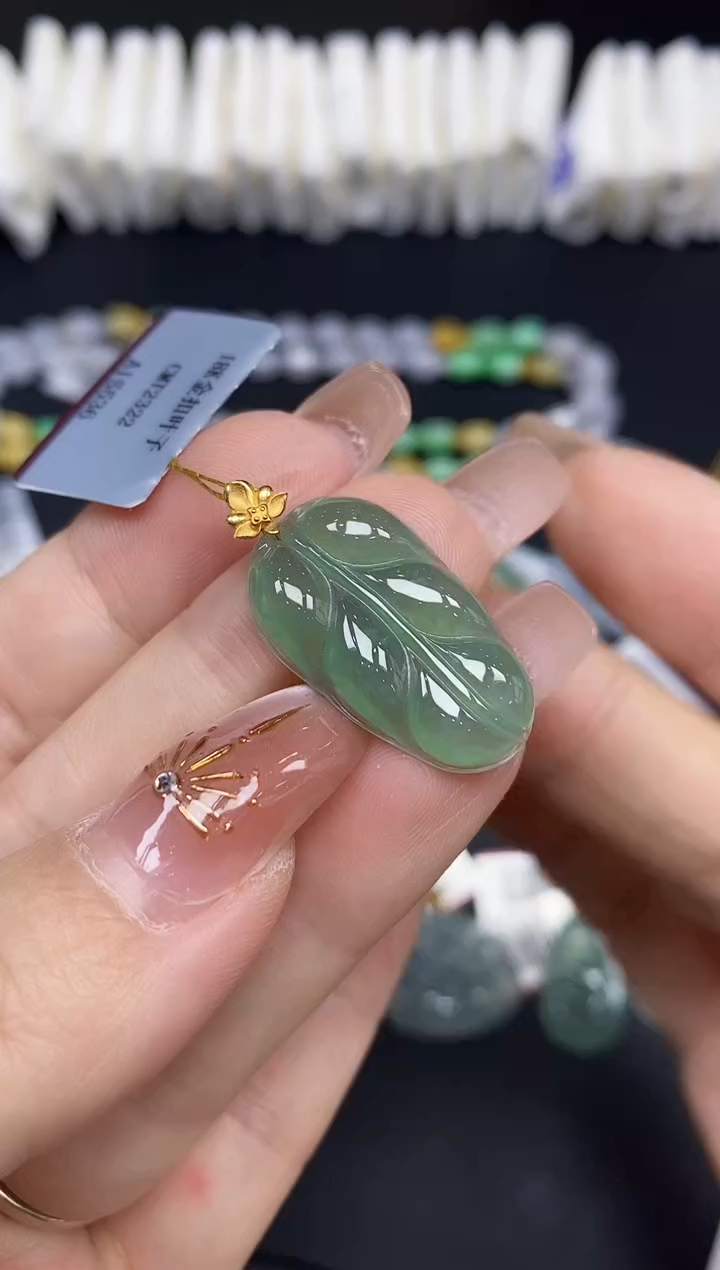 吊坠(不含链)18K金镶嵌翡翠叶子18K金扣镶嵌@@CMT2322