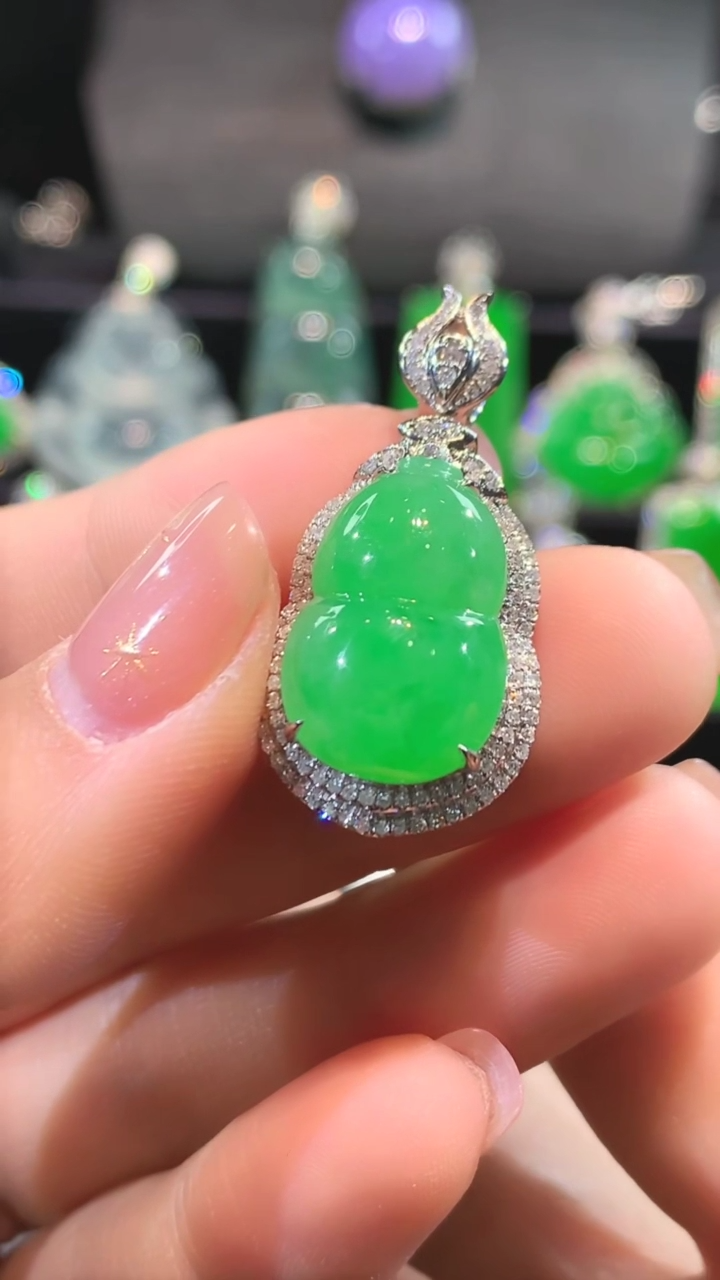 【闪购商品】翡翠吊坠(不含链)18K金镶嵌吊坠