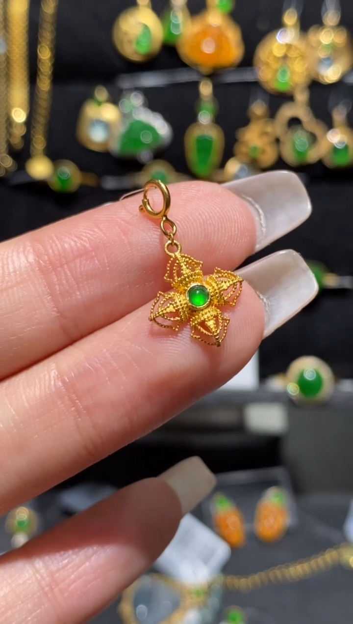 【闪购商品】翡翠颈饰18K金镶嵌吊坠