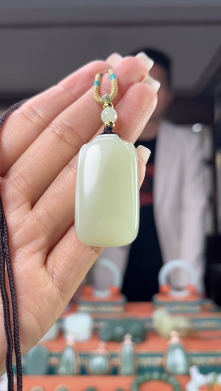 颈饰未镶嵌和田玉佩佩