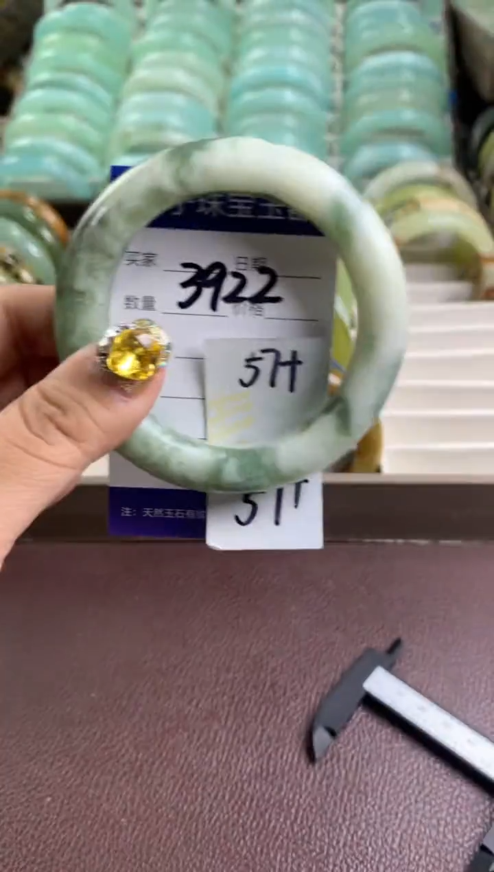 【闪购商品】蛇纹石玉手镯未镶嵌3922
