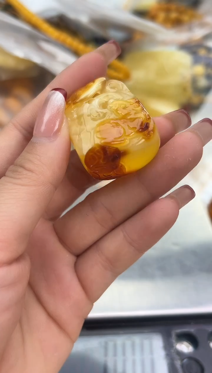 【闪购商品】琥珀裸石未镶嵌蜜蜡吊坠