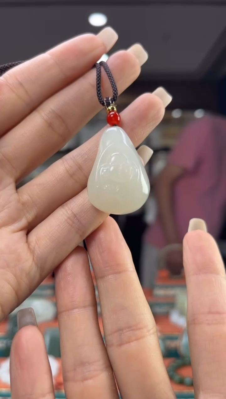 颈饰未镶嵌和田玉佩佩