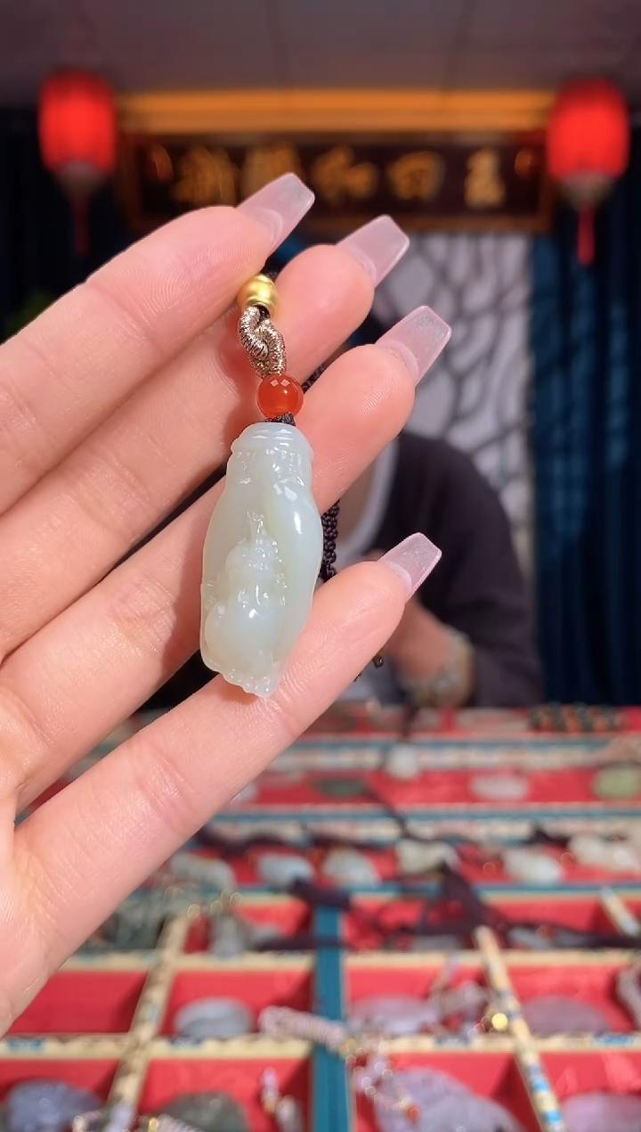 【闪购商品】和田玉颈饰未镶嵌伸手来财