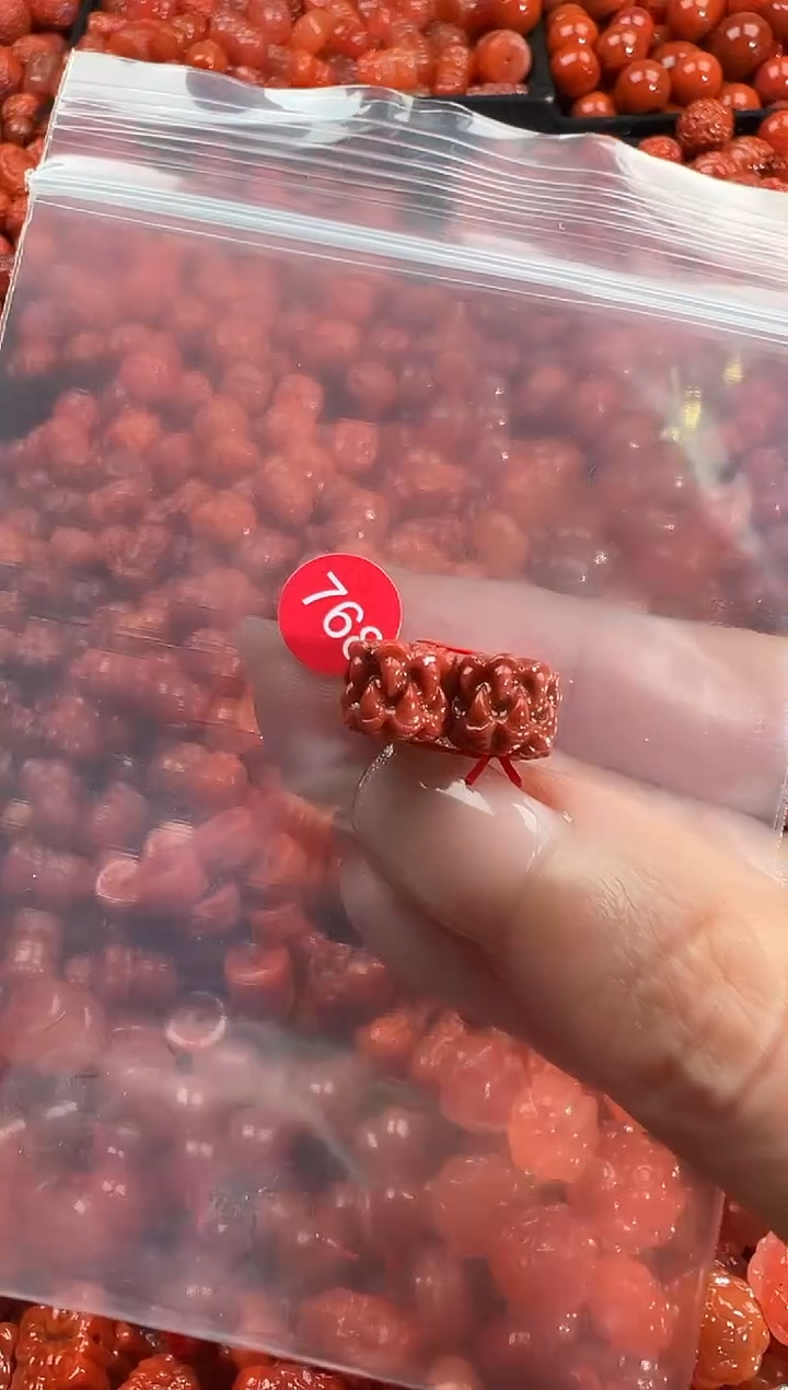 颈饰未镶嵌南红玛瑙1