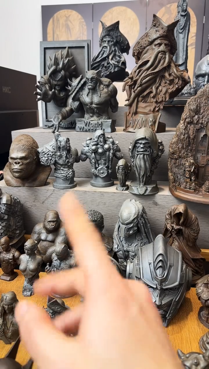 铁刷**卡实心铁艺摆件~~中号欧洲石像人（锈色）