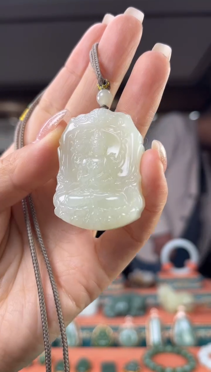 颈饰未镶嵌和田玉佩佩