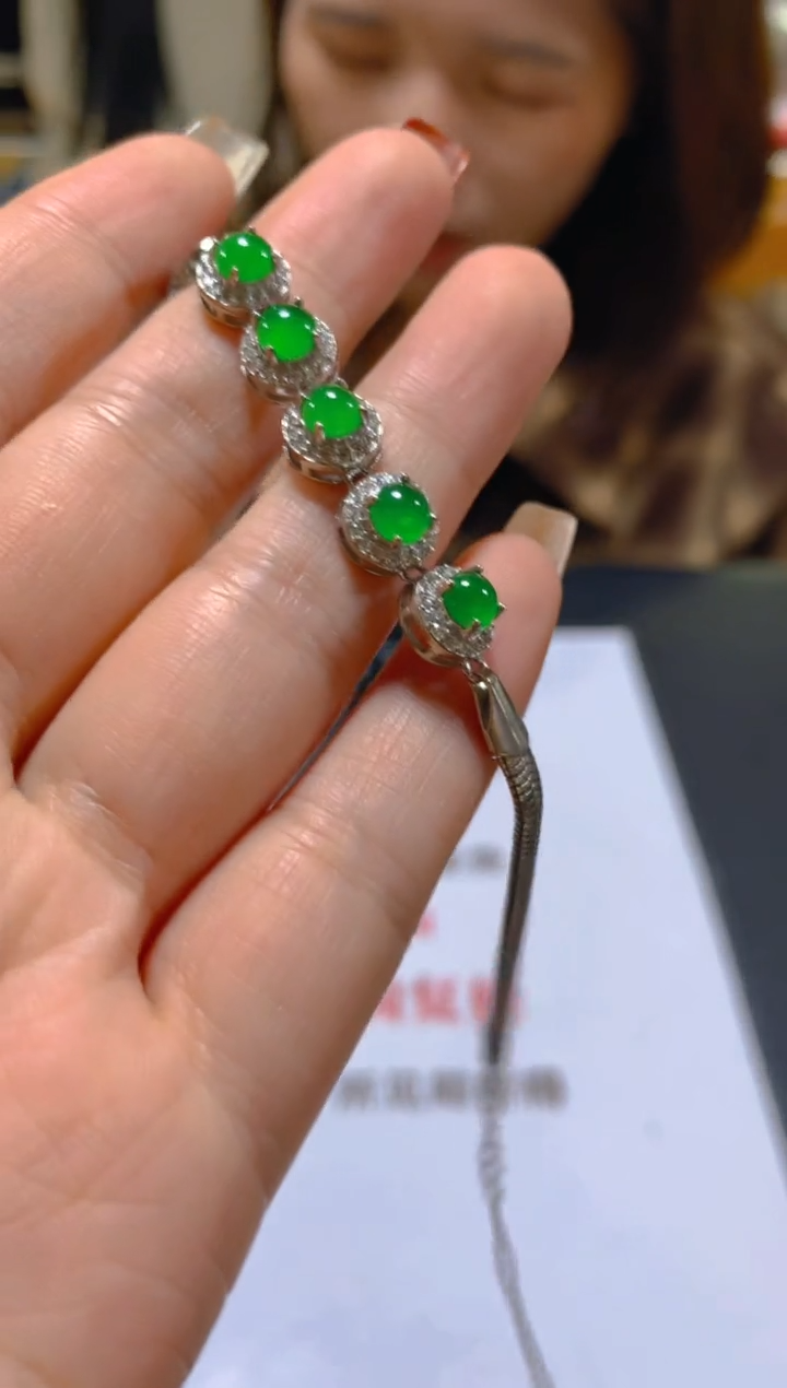 未镶嵌手链翡翠多样性发一