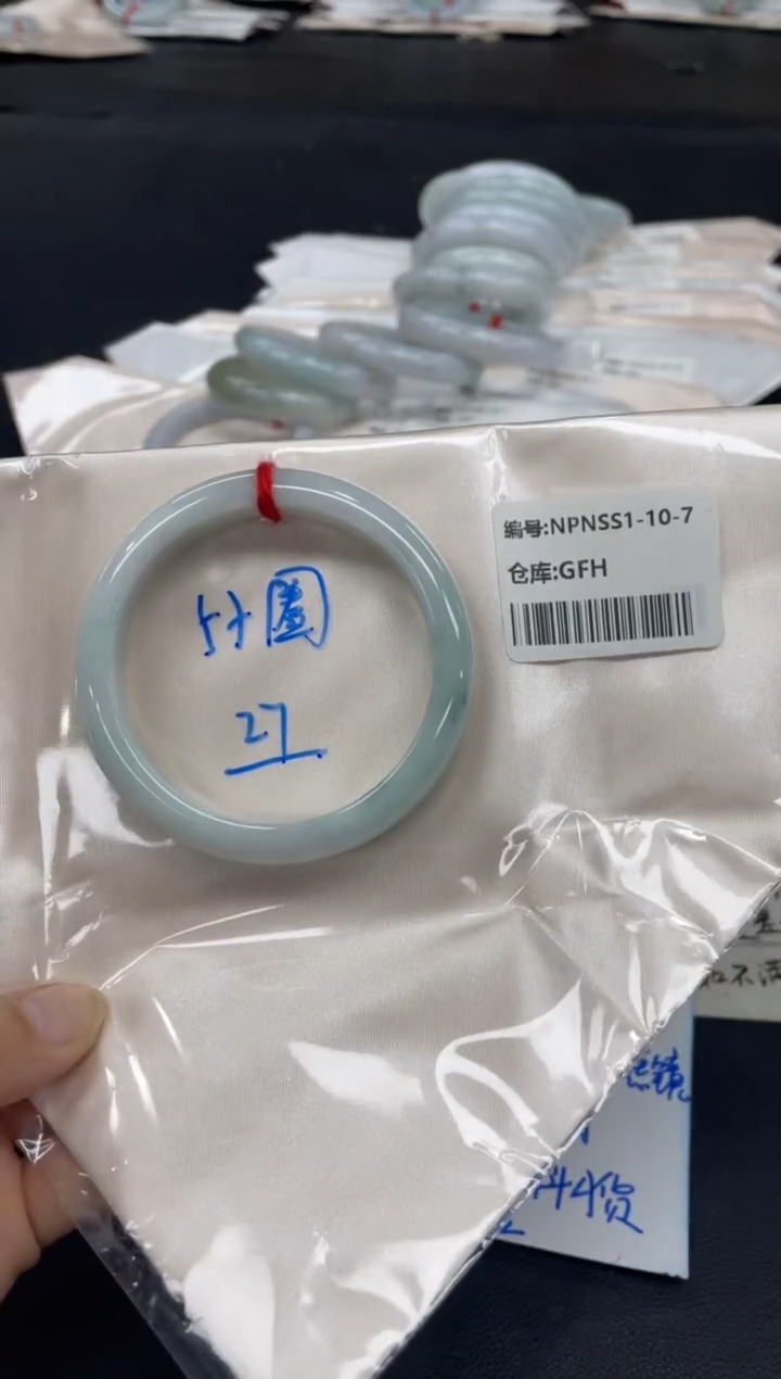 未镶嵌手镯翡翠翡翠手镯