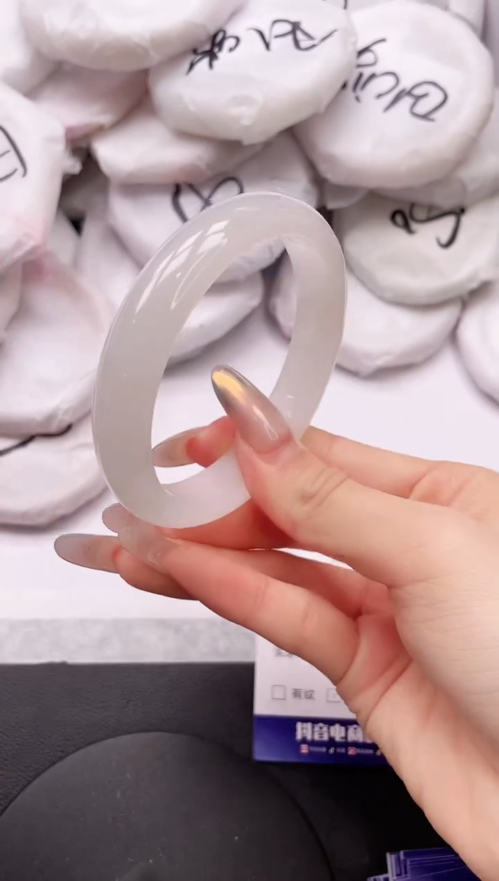 【闪购商品】石英质玉手镯未镶嵌6K123-60