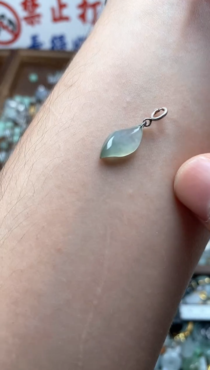 【闪购商品】翡翠颈饰未镶嵌哥哥