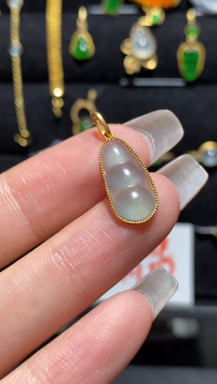 【闪购商品】翡翠颈饰18K金镶嵌吊坠