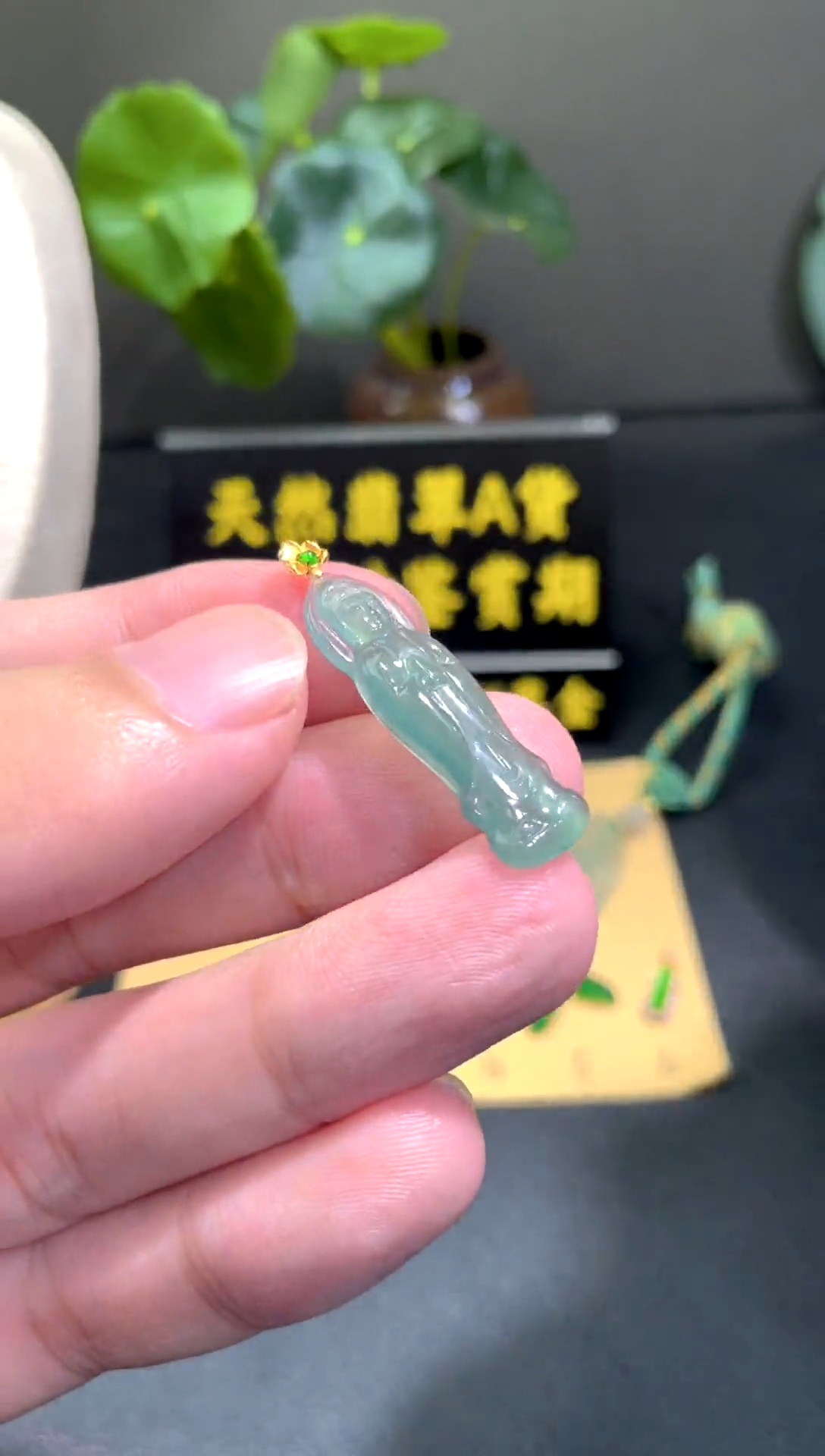 颈饰18K金镶嵌翡翠翡翠A货