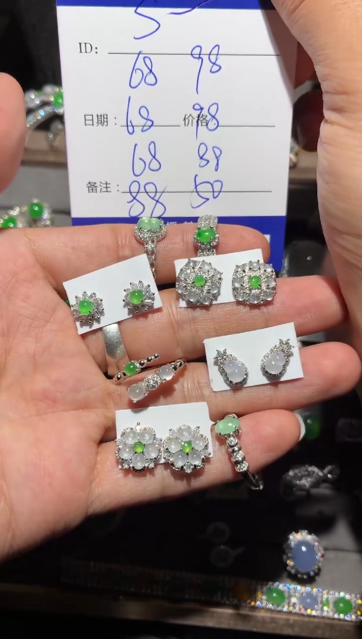 颈饰银S925镶嵌翡翠A***w向 Asnow