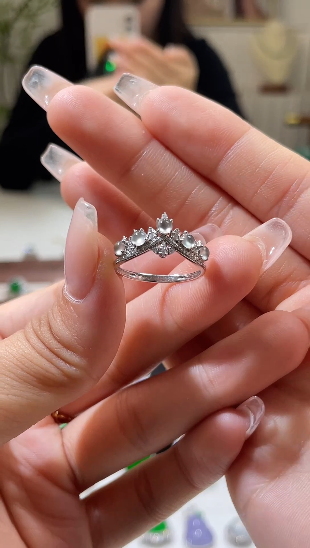 18K金镶嵌戒指翡翠戒指