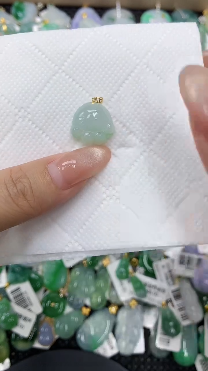 颈饰18K金镶嵌翡翠1