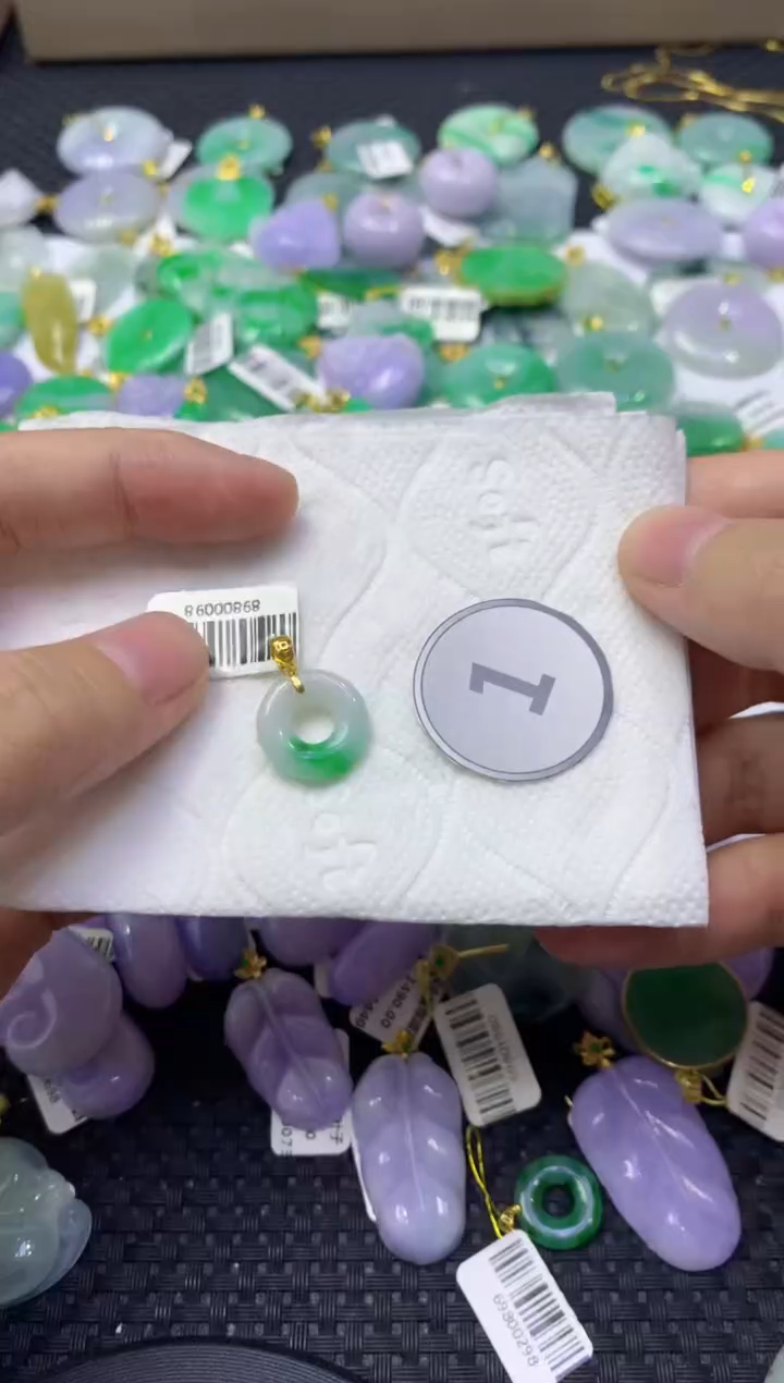 颈饰未镶嵌翡翠天然缅甸翡翠A货