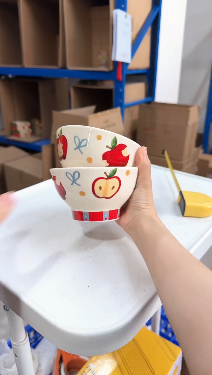 瓷片红底苹果米饭碗两只