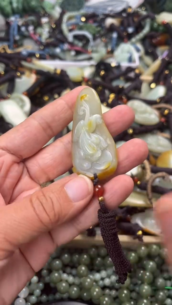 【闪购商品】和田玉颈饰未镶嵌多样性发货没有证书拍一发一有瑕