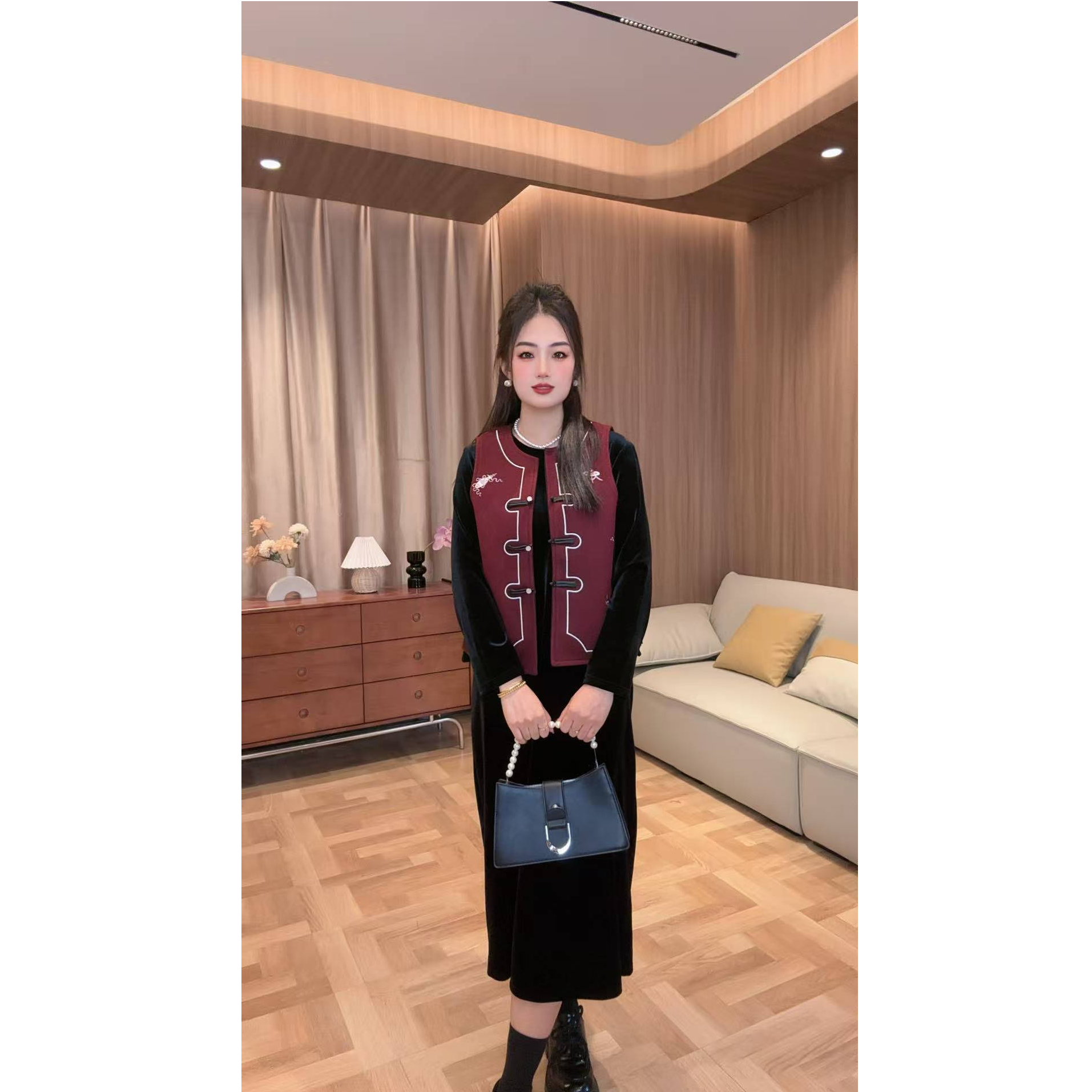 7342冬季新中式刺绣红色喜庆款双面穿马甲黑色