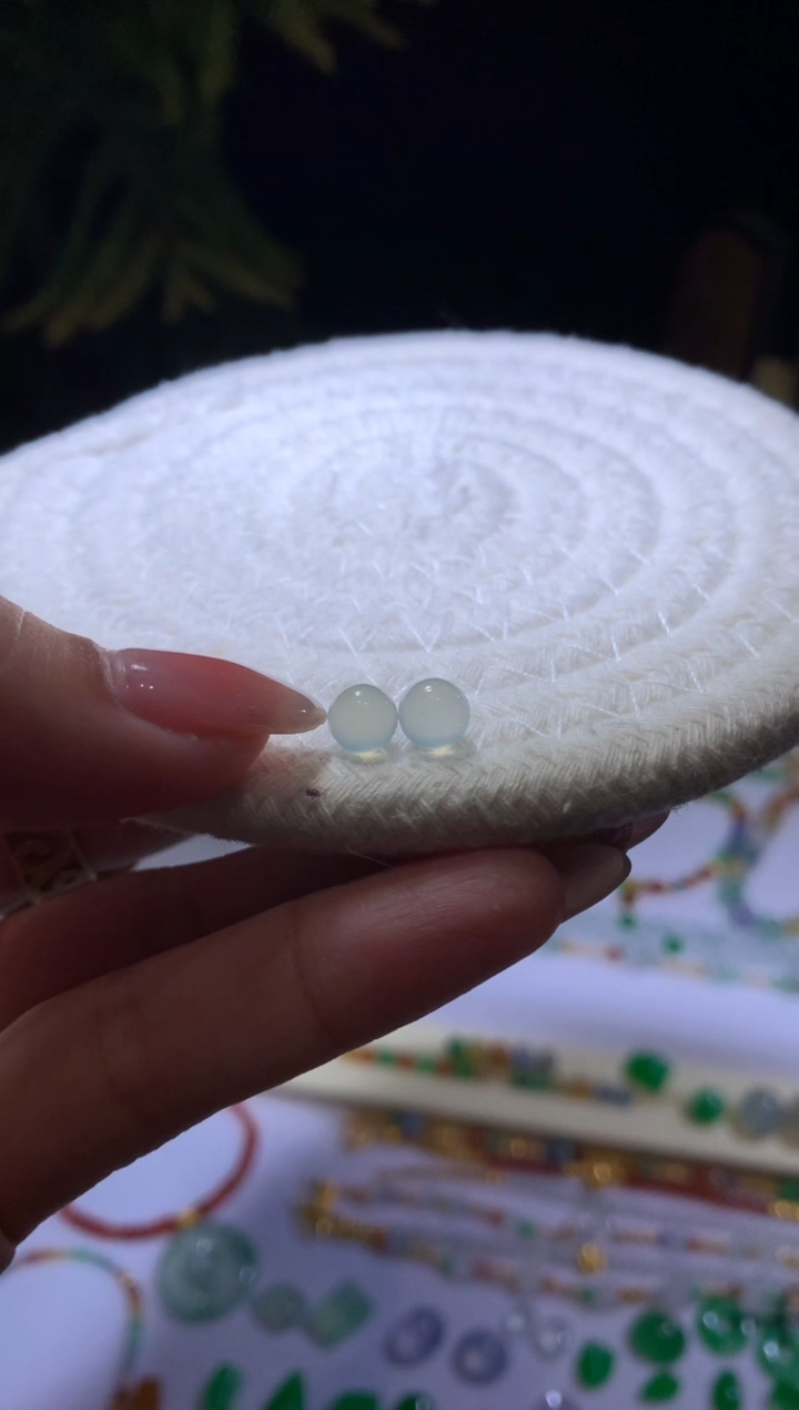 【闪购商品】定制翡翠未镶嵌6.3*珠子2颗760+76