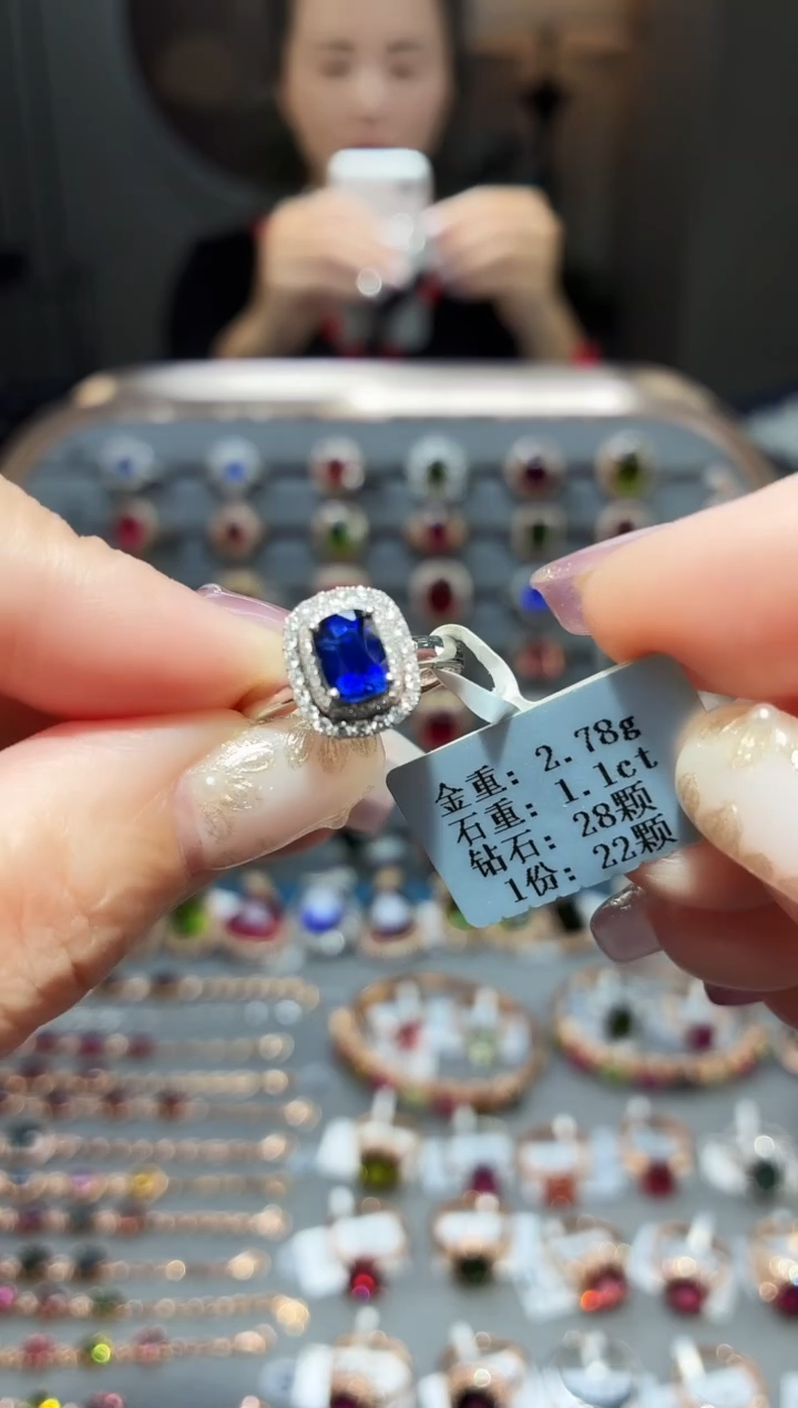 戒指蓝宝石18K金镶嵌1.1