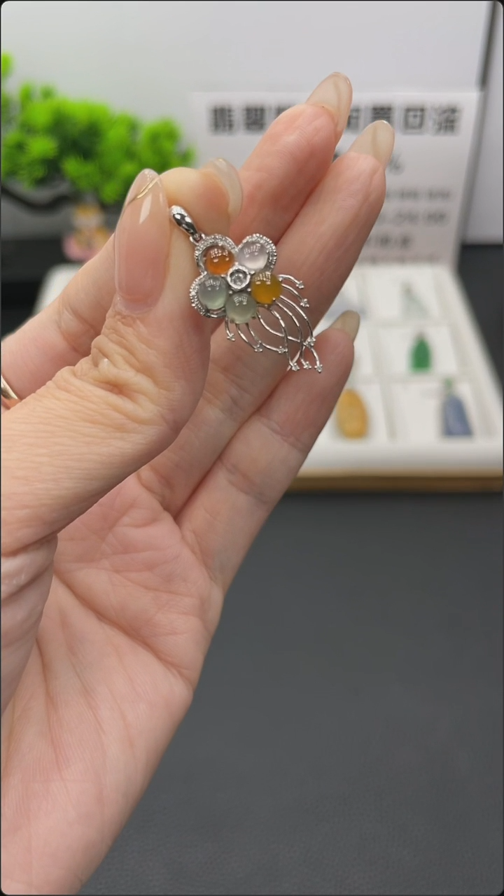 翡翠18K金镶嵌颈饰天然缅甸A货翡翠18k金镶嵌吊坠