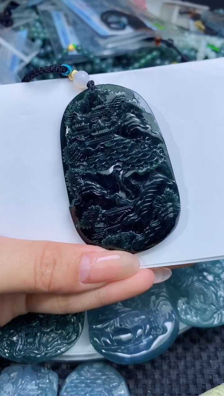 【闪购商品】翡翠颈饰未镶嵌             