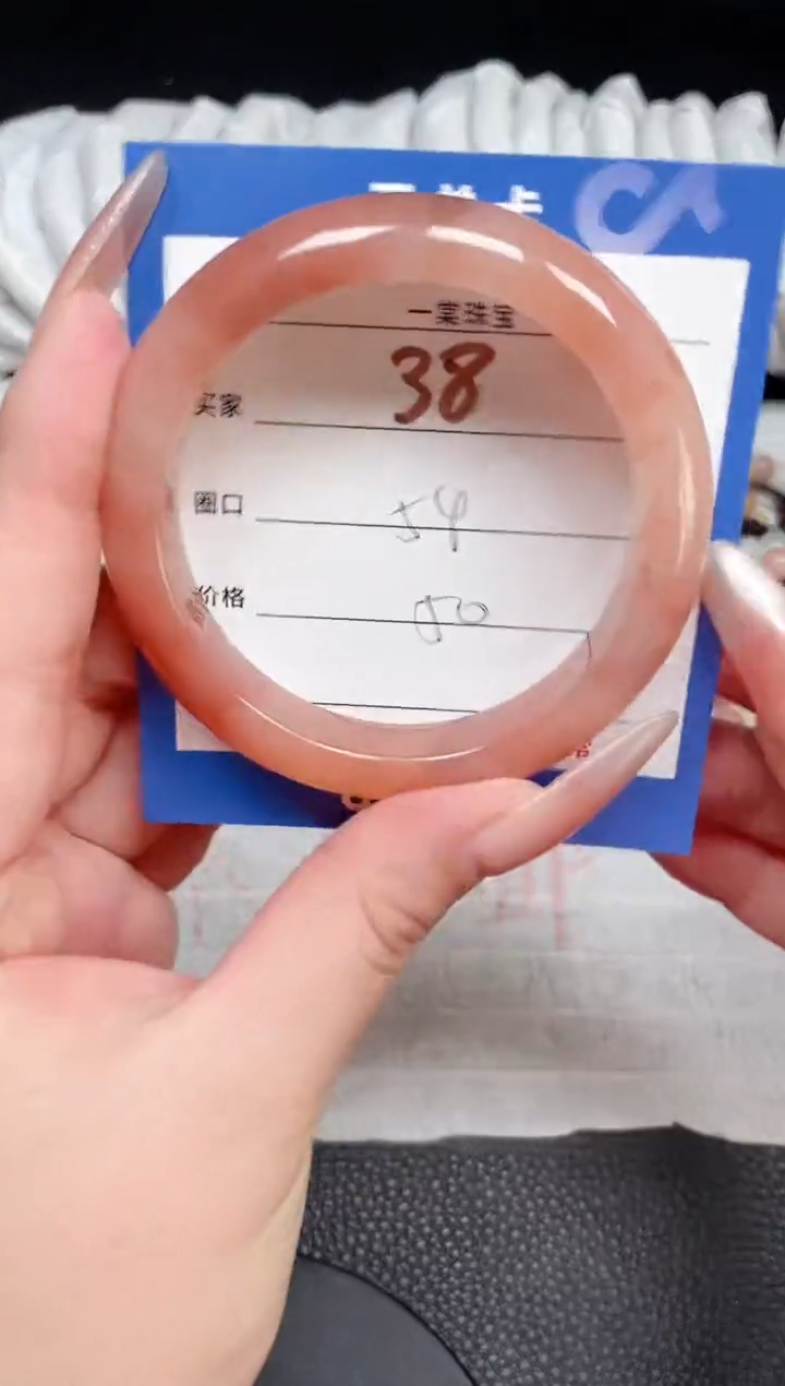 【闪购商品】石英质玉手镯未镶嵌38
